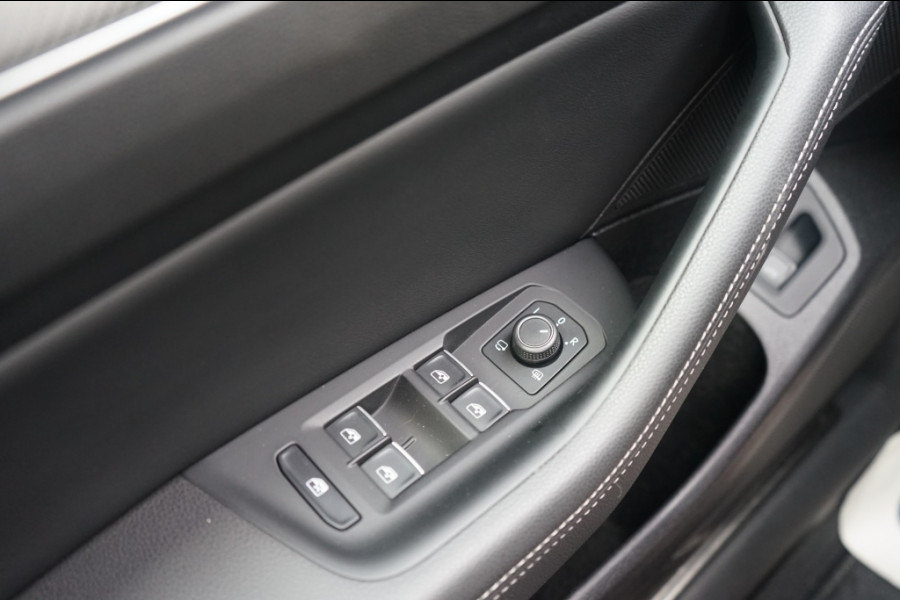 Volkswagen Passat Variant 1.4 TSI Highline 3X R-Line Automaat Panoramadak