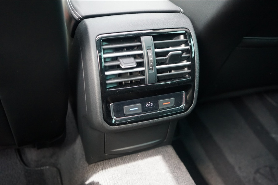 Volkswagen Passat Variant 1.4 TSI Highline 3X R-Line Automaat Panoramadak