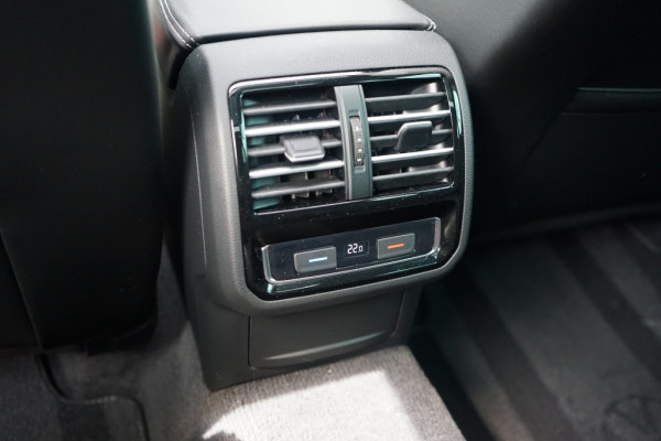 Volkswagen Passat Variant 1.4 TSI Highline 3X R-Line Automaat Panoramadak