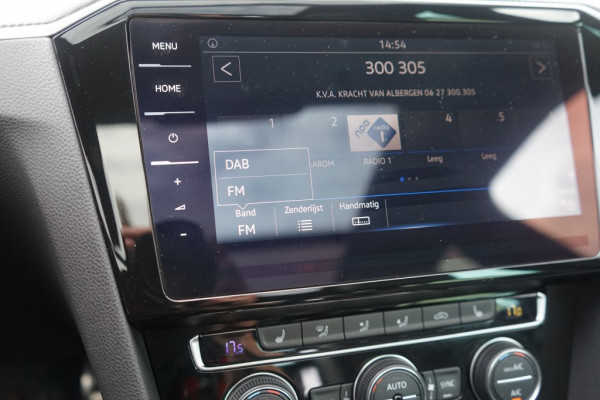 Volkswagen Passat Variant 1.4 TSI Highline 3X R-Line Automaat Panoramadak