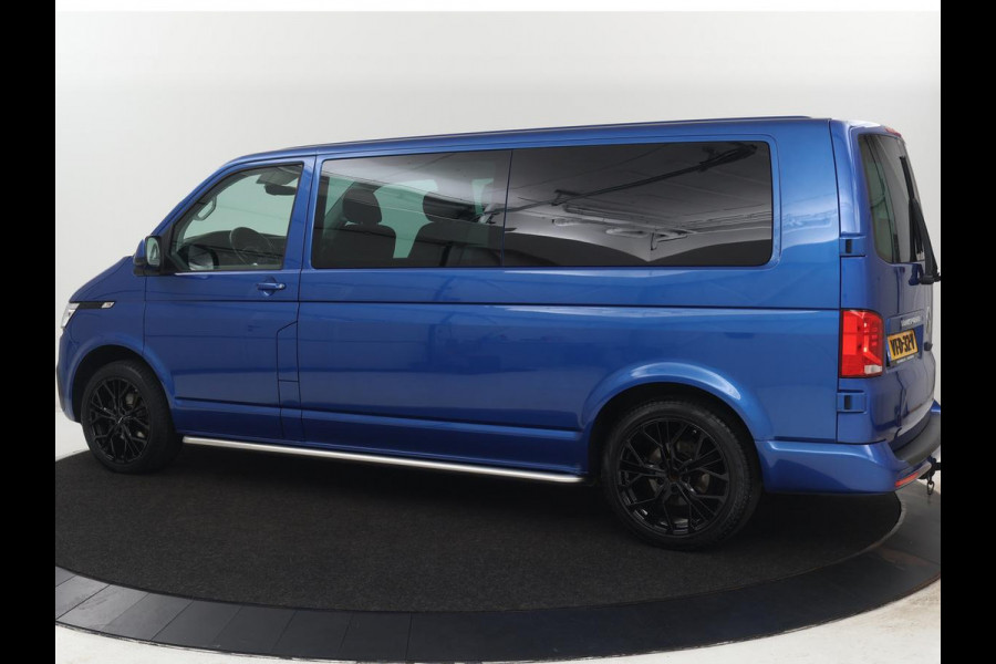Volkswagen Transporter 2.0 TDI L2H1 30 DC Highline | Leder/Alcantara | Stoelverwarming | Trekhaak | Carplay | Camera | Adaptive cruise | Full LED | Navigatie | Parkeerhulp | 19'' | 5-Persoons | Origineel NL