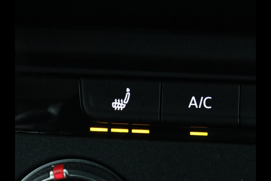 Volkswagen Transporter 2.0 TDI L2H1 30 DC Highline | Leder/Alcantara | Stoelverwarming | Trekhaak | Carplay | Camera | Adaptive cruise | Full LED | Navigatie | Parkeerhulp | 19'' | 5-Persoons | Origineel NL
