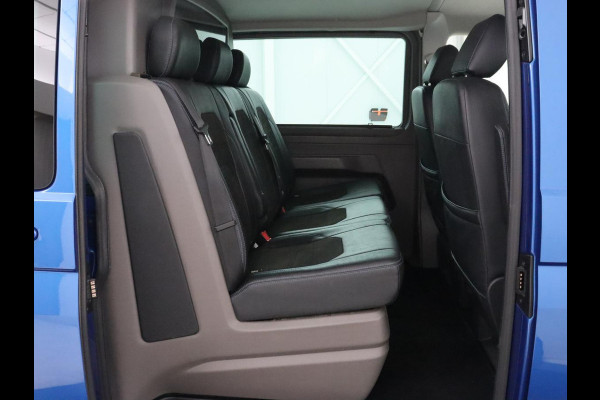 Volkswagen Transporter 2.0 TDI L2H1 30 DC Highline | Leder/Alcantara | Stoelverwarming | Trekhaak | Carplay | Camera | Adaptive cruise | Full LED | Navigatie | Parkeerhulp | 19'' | 5-Persoons | Origineel NL