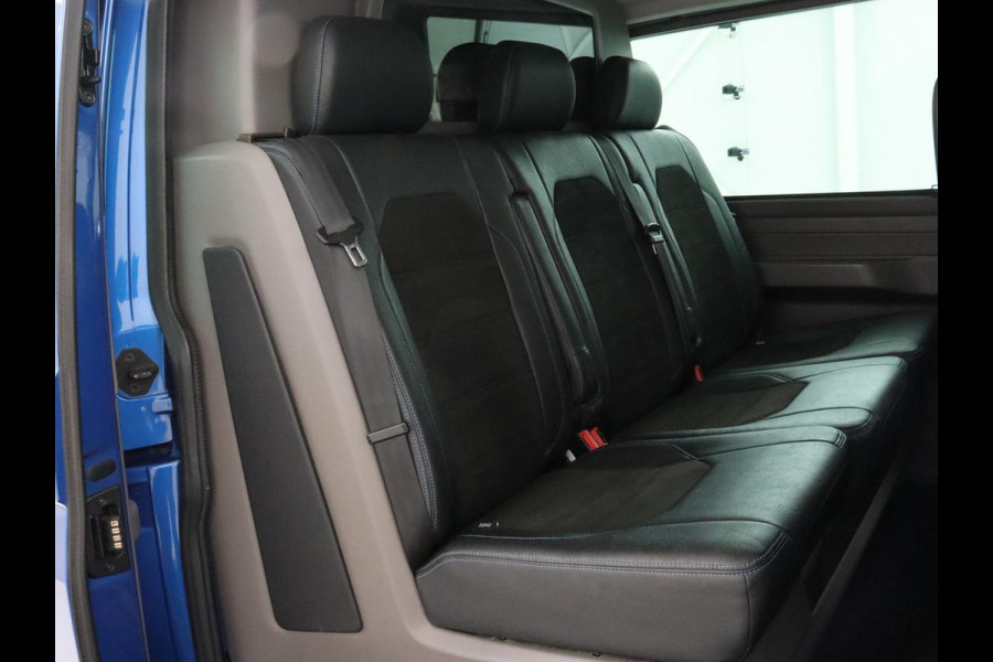 Volkswagen Transporter 2.0 TDI L2H1 30 DC Highline | Leder/Alcantara | Stoelverwarming | Trekhaak | Carplay | Camera | Adaptive cruise | Full LED | Navigatie | Parkeerhulp | 19'' | 5-Persoons | Origineel NL