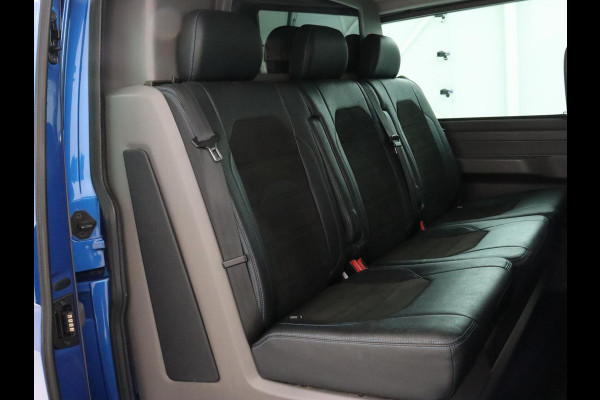 Volkswagen Transporter 2.0 TDI L2H1 30 DC Highline | Leder/Alcantara | Stoelverwarming | Trekhaak | Carplay | Camera | Adaptive cruise | Full LED | Navigatie | Parkeerhulp | 19'' | 5-Persoons | Origineel NL