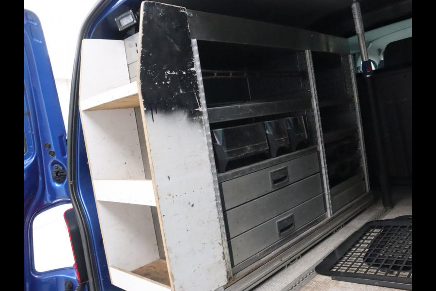 Volkswagen Transporter 2.0 TDI L2H1 30 DC Highline | Leder/Alcantara | Stoelverwarming | Trekhaak | Carplay | Camera | Adaptive cruise | Full LED | Navigatie | Parkeerhulp | 19'' | 5-Persoons | Origineel NL