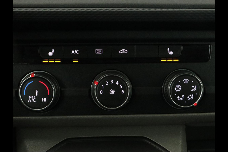 Volkswagen Transporter 2.0 TDI L2H1 30 DC Highline | Leder/Alcantara | Stoelverwarming | Trekhaak | Carplay | Camera | Adaptive cruise | Full LED | Navigatie | Parkeerhulp | 19'' | 5-Persoons | Origineel NL