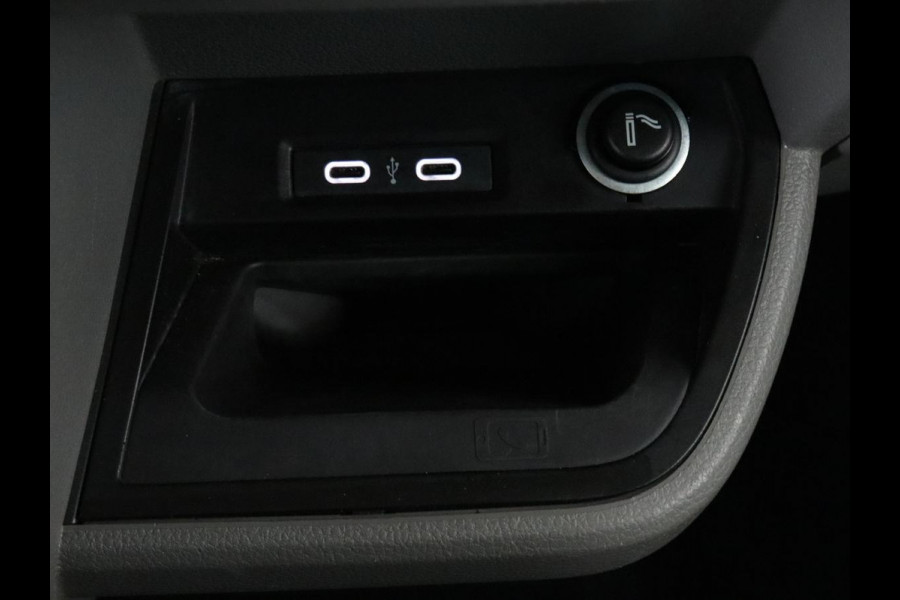 Volkswagen Transporter 2.0 TDI L2H1 30 DC Highline | Leder/Alcantara | Stoelverwarming | Trekhaak | Carplay | Camera | Adaptive cruise | Full LED | Navigatie | Parkeerhulp | 19'' | 5-Persoons | Origineel NL