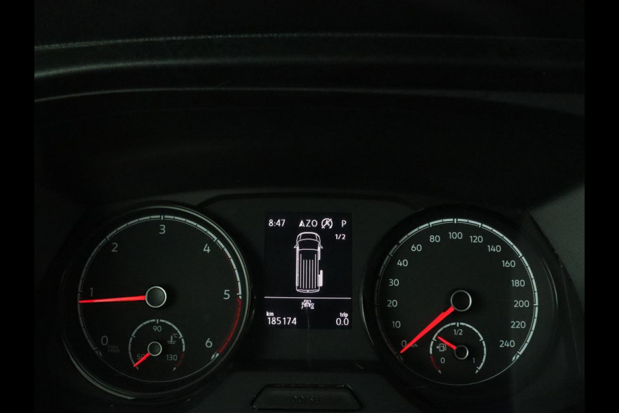 Volkswagen Transporter 2.0 TDI L2H1 30 DC Highline | Leder/Alcantara | Stoelverwarming | Trekhaak | Carplay | Camera | Adaptive cruise | Full LED | Navigatie | Parkeerhulp | 19'' | 5-Persoons | Origineel NL