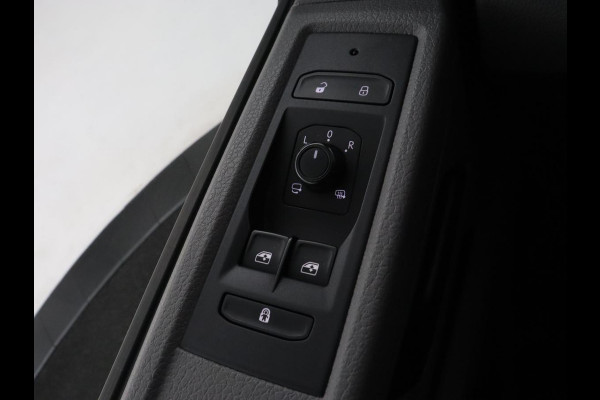 Volkswagen Transporter 2.0 TDI L2H1 30 DC Highline | Leder/Alcantara | Stoelverwarming | Trekhaak | Carplay | Camera | Adaptive cruise | Full LED | Navigatie | Parkeerhulp | 19'' | 5-Persoons | Origineel NL