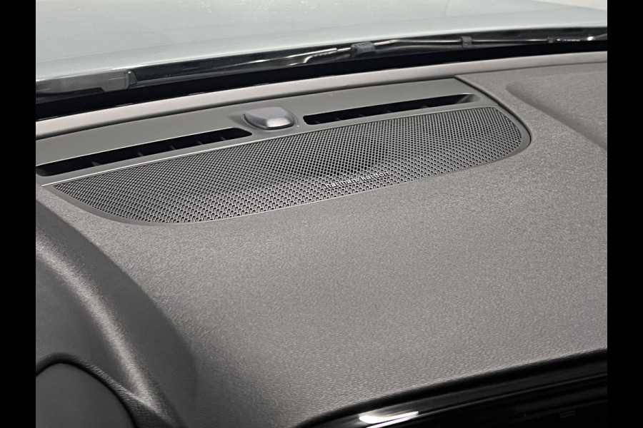Volvo XC40 1.5 T5 Recharge Inscription Trekhaak | Adapt. Cruise | Achteruitrij camera | Stuur-/stoelverwarming | Harman/Kardon | Carplay | Bliss