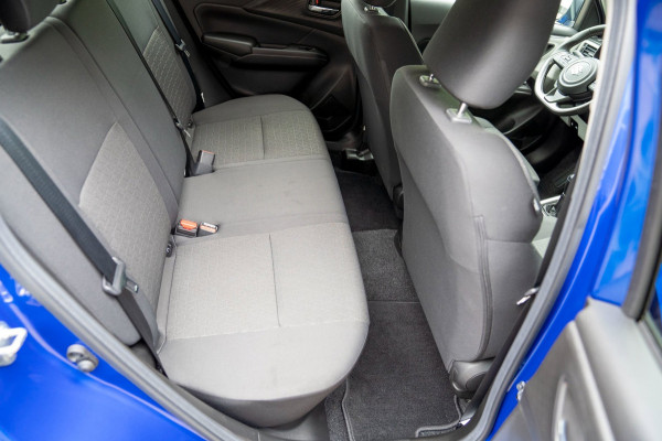 Suzuki Swift 1.2 Select Smart Hybrid|Prijs incl. 12 mnd garantie| NAV DAB Camera Carplay LMV Stoelverwarming Clima LED