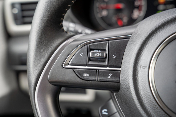 Suzuki Swift 1.2 Select Smart Hybrid|Prijs incl. 12 mnd garantie| NAV DAB Camera Carplay LMV Stoelverwarming Clima LED