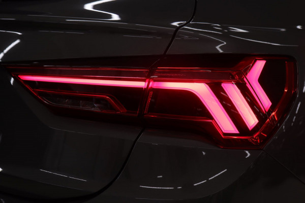 Audi Q3 Sportback 45 TFSI e 3X S-Line /PANO/CARPLAY/KEYLES/STOELV/BOMVOL