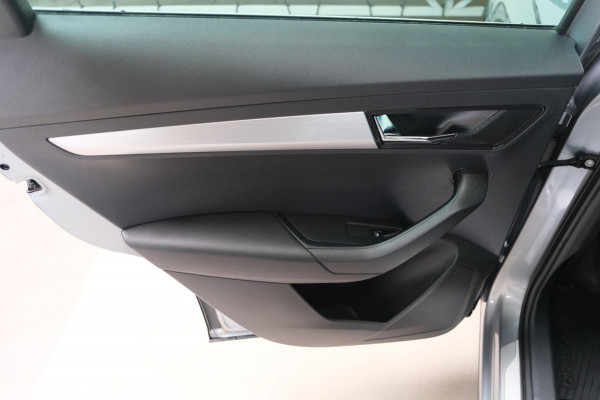 Škoda Karoq 1.5 TSI ACT Ambition Business Automaat - N.A.P. Airco, Cruise, Navi, PDC, Carplay, Trekhaak.