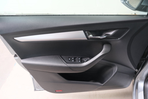 Škoda Karoq 1.5 TSI ACT Ambition Business Automaat - N.A.P. Airco, Cruise, Navi, PDC, Carplay, Trekhaak.