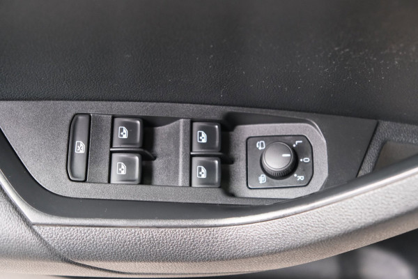Škoda Karoq 1.5 TSI ACT Ambition Business Automaat - N.A.P. Airco, Cruise, Navi, PDC, Carplay, Trekhaak.
