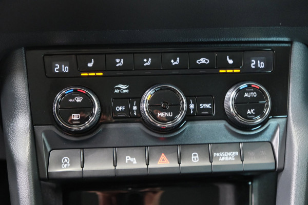 Škoda Karoq 1.5 TSI ACT Ambition Business Automaat - N.A.P. Airco, Cruise, Navi, PDC, Carplay, Trekhaak.