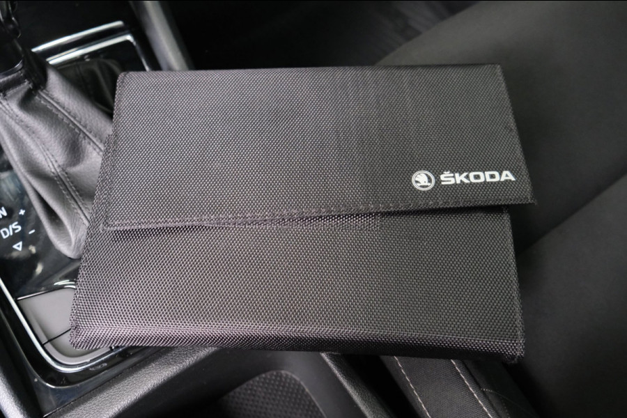 Škoda Karoq 1.5 TSI ACT Ambition Business Automaat - N.A.P. Airco, Cruise, Navi, PDC, Carplay, Trekhaak.