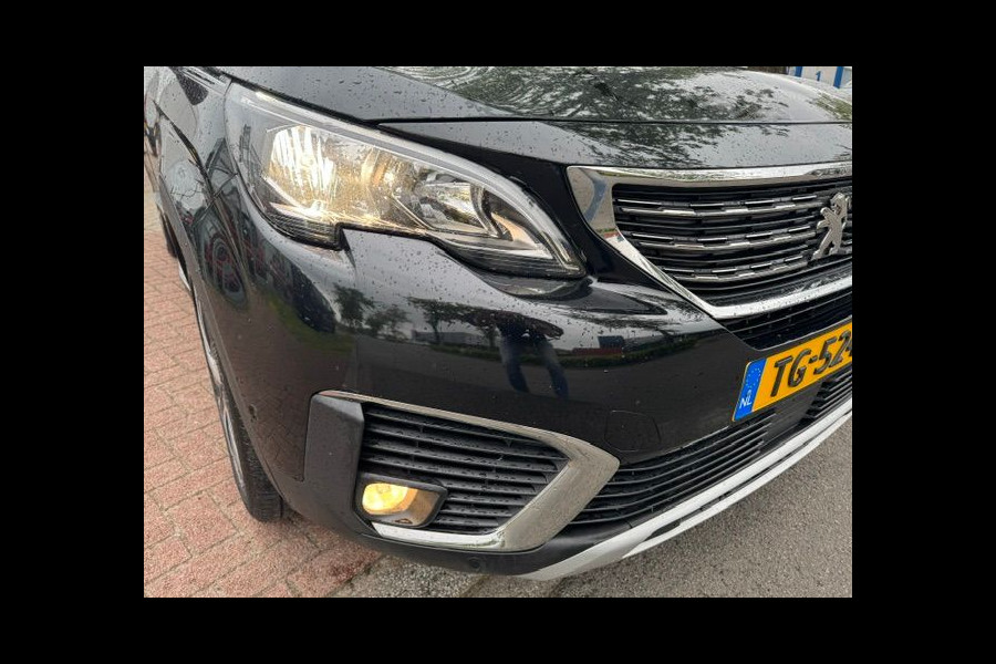 Peugeot 5008 1.2 PureTech Allure 7 Persoons Airco/ECC,Cruisecontrol,Navigatie,Half Leder