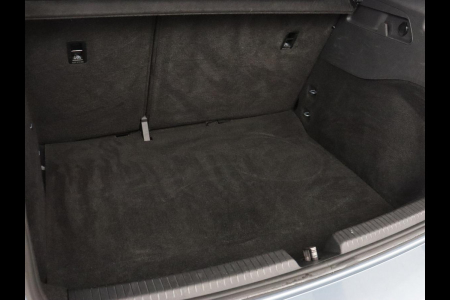 Volkswagen ID.3 Life 58 kWh | SOH 88,8% | Stoel & stuurverwarming | Carplay | Adaptive cruise | Navigatie | Full LED | Parkeerhulp | DAB | Climate control