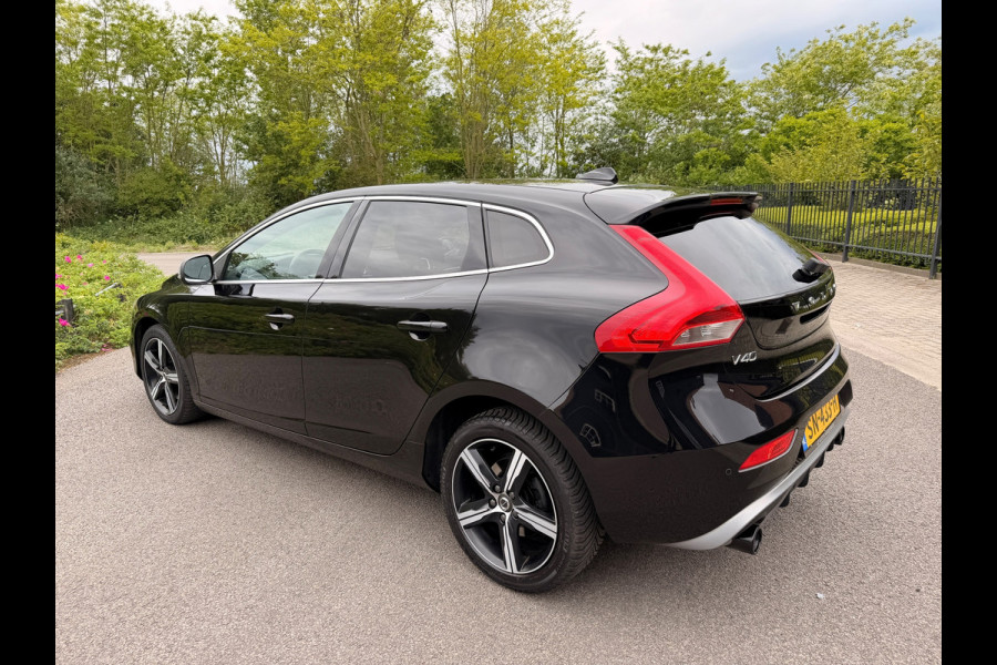 Volvo V40 2.0 T4 190 PK Business Sport Design Automaat Panoramadak, Leder,Full-Led Xenon