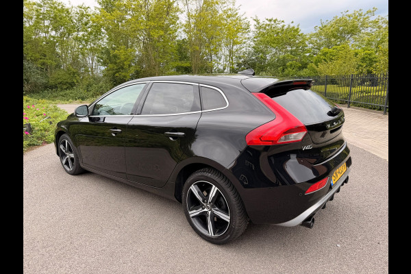 Volvo V40 2.0 T4 190 PK Business Sport Design Automaat Panoramadak, Leder,Full-Led Xenon