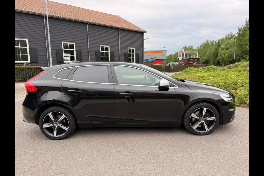 Volvo V40 2.0 T4 190 PK Business Sport Design Automaat Panoramadak, Leder,Full-Led Xenon