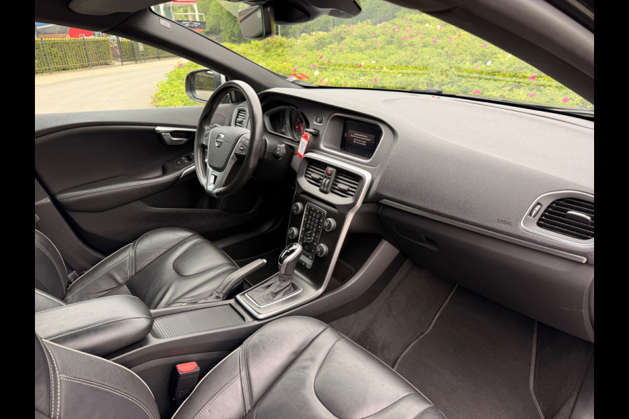 Volvo V40 2.0 T4 190 PK Business Sport Design Automaat Panoramadak, Leder,Full-Led Xenon
