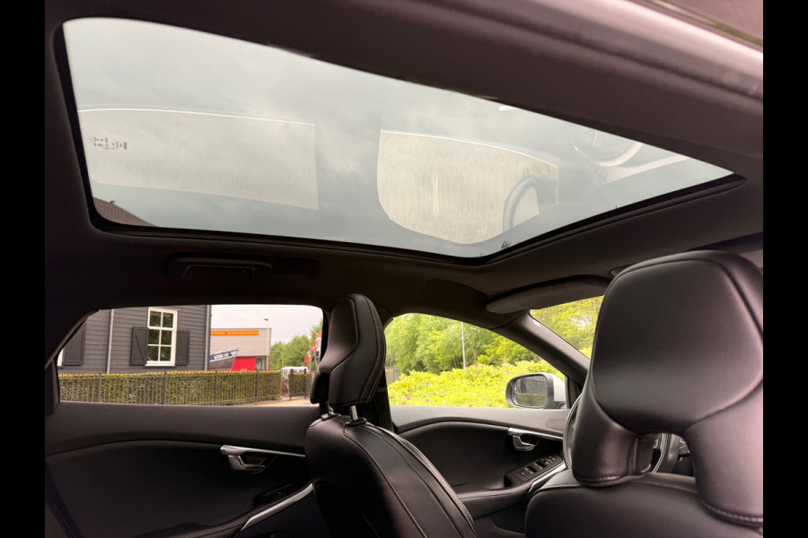 Volvo V40 2.0 T4 190 PK Business Sport Design Automaat Panoramadak, Leder,Full-Led Xenon
