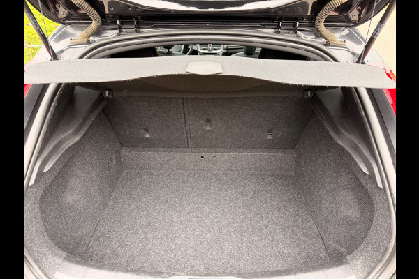 Volvo V40 2.0 T4 190 PK Business Sport Design Automaat Panoramadak, Leder,Full-Led Xenon