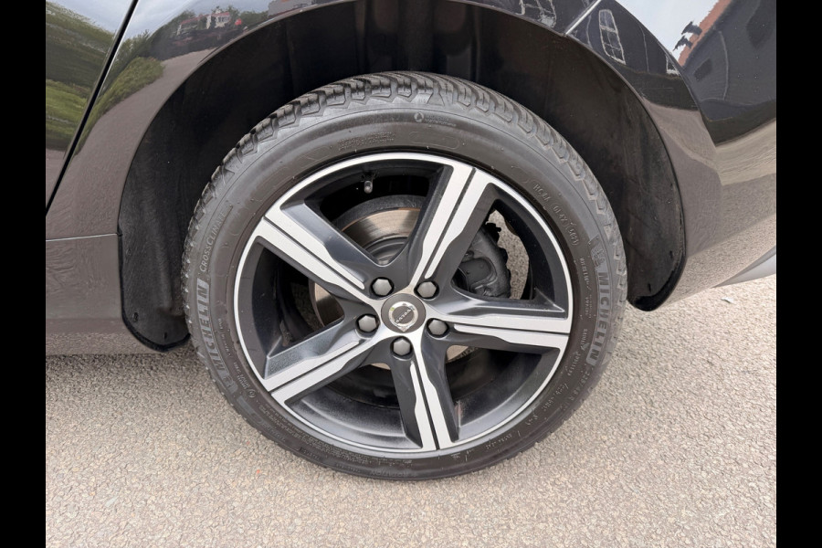 Volvo V40 2.0 T4 190 PK Business Sport Design Automaat Panoramadak, Leder,Full-Led Xenon