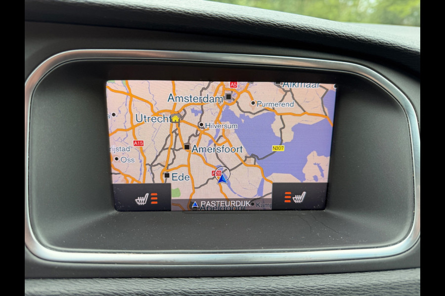 Volvo V40 2.0 T4 190 PK Business Sport Design Automaat Panoramadak, Leder,Full-Led Xenon