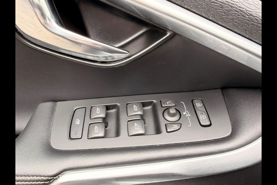 Volvo V40 2.0 T4 190 PK Business Sport Design Automaat Panoramadak, Leder,Full-Led Xenon