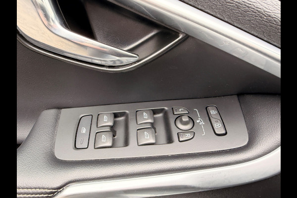 Volvo V40 2.0 T4 190 PK Business Sport Design Automaat Panoramadak, Leder,Full-Led Xenon