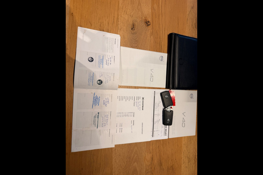 Volvo V40 2.0 T4 190 PK Business Sport Design Automaat Panoramadak, Leder,Full-Led Xenon
