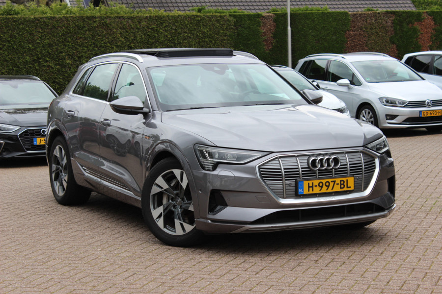 Audi e-tron e-tron 50 quattro Launch edition plus 71 kWh / SoH 91,9% / Panoramadak / Camera / Luchtvering / Intr.voorverwarming / Leder&Alcantara / 20'' / Navigatie / DAB / Stoelverwarming / ACC