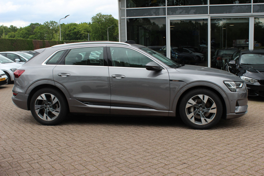 Audi e-tron e-tron 50 quattro Launch edition plus 71 kWh / SoH 91,9% / Panoramadak / Camera / Luchtvering / Intr.voorverwarming / Leder&Alcantara / 20'' / Navigatie / DAB / Stoelverwarming / ACC