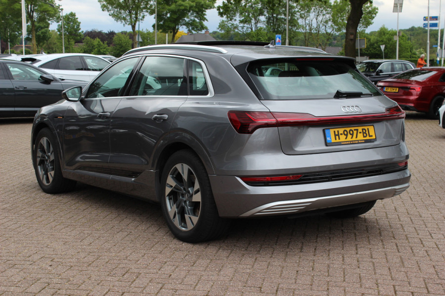 Audi e-tron e-tron 50 quattro Launch edition plus 71 kWh / SoH 91,9% / Panoramadak / Camera / Luchtvering / Intr.voorverwarming / Leder&Alcantara / 20'' / Navigatie / DAB / Stoelverwarming / ACC