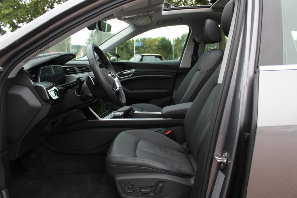 Audi e-tron e-tron 50 quattro Launch edition plus 71 kWh / SoH 91,9% / Panoramadak / Camera / Luchtvering / Intr.voorverwarming / Leder&Alcantara / 20'' / Navigatie / DAB / Stoelverwarming / ACC