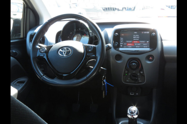 Toyota Aygo 1.0 VVT-i x-play | ACHTERUITRIJCAMERA | DEALER ONDERHOUDEN | APPLE CARPLAY | AIRCO | NIEUWE TYPE 2020 |
