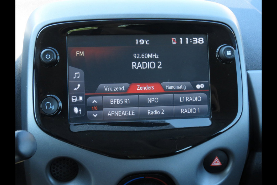 Toyota Aygo 1.0 VVT-i x-play | ACHTERUITRIJCAMERA | DEALER ONDERHOUDEN | APPLE CARPLAY | AIRCO | NIEUWE TYPE 2020 |