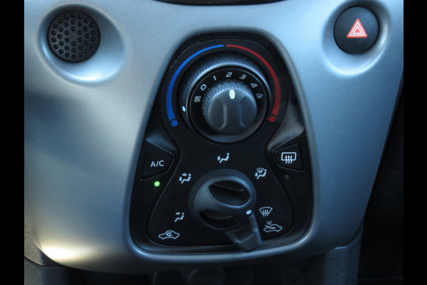 Toyota Aygo 1.0 VVT-i x-play | ACHTERUITRIJCAMERA | DEALER ONDERHOUDEN | APPLE CARPLAY | AIRCO | NIEUWE TYPE 2020 |