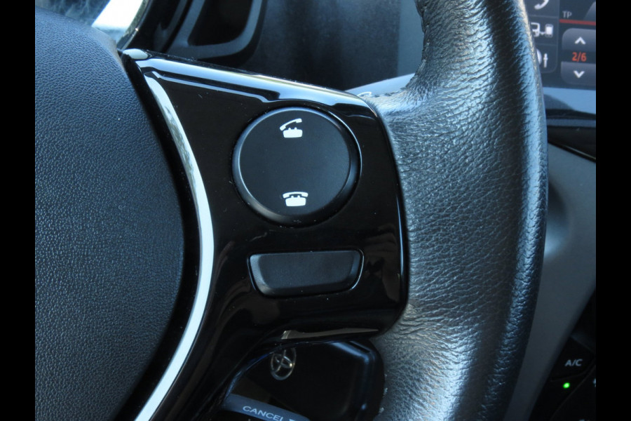 Toyota Aygo 1.0 VVT-i x-play | ACHTERUITRIJCAMERA | DEALER ONDERHOUDEN | APPLE CARPLAY | AIRCO | NIEUWE TYPE 2020 |