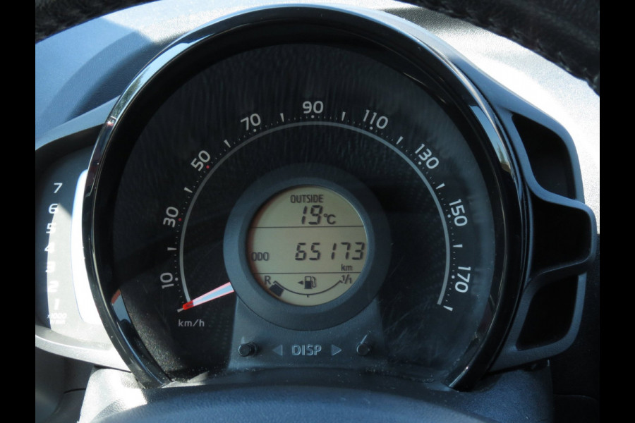 Toyota Aygo 1.0 VVT-i x-play | ACHTERUITRIJCAMERA | DEALER ONDERHOUDEN | APPLE CARPLAY | AIRCO | NIEUWE TYPE 2020 |