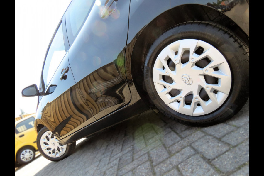 Toyota Aygo 1.0 VVT-i x-play | ACHTERUITRIJCAMERA | DEALER ONDERHOUDEN | APPLE CARPLAY | AIRCO | NIEUWE TYPE 2020 |