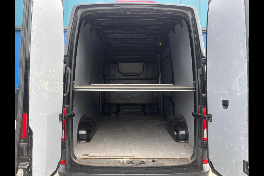 Volkswagen Crafter 30 2.0 TDI L3H3 Highline | Apple Carplay | Leer | 3 Zitplaatsen | Parkeersensoren