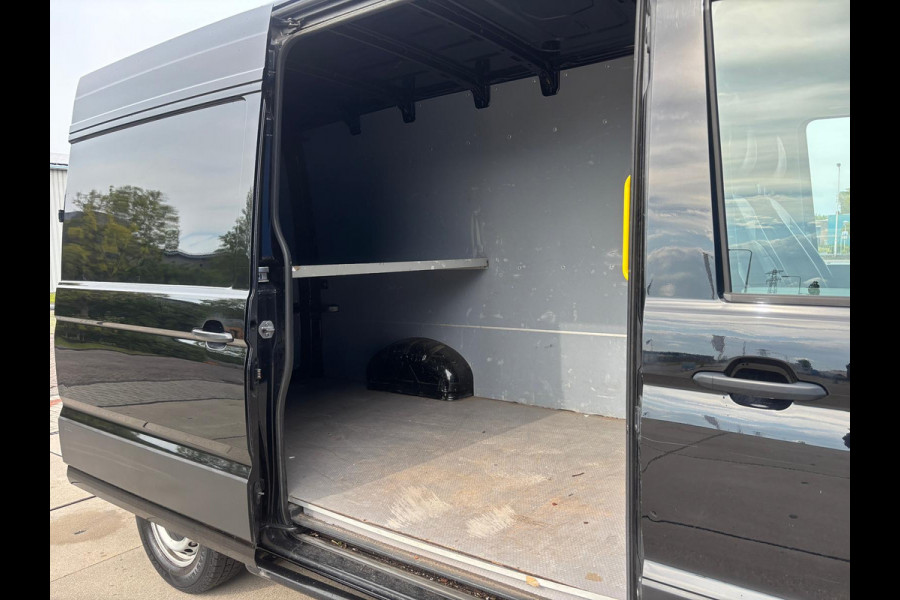 Volkswagen Crafter 30 2.0 TDI L3H3 Highline | Apple Carplay | Leer | 3 Zitplaatsen | Parkeersensoren