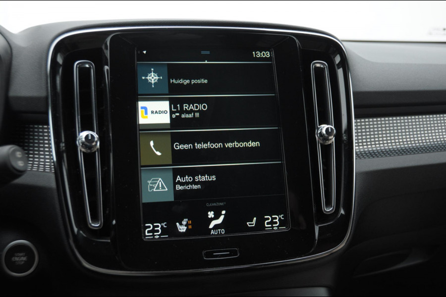 Volvo XC40 T3 163PK Automaat R-Design Adaptieve cruise control / Leder met alcantara bekleding / Parkeersensoren met camera / Trekhaak / stoel - en stuurverwarming / Apple carplay