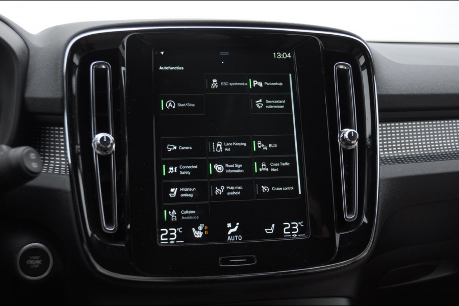 Volvo XC40 T3 163PK Automaat R-Design Adaptieve cruise control / Leder met alcantara bekleding / Parkeersensoren met camera / Trekhaak / stoel - en stuurverwarming / Apple carplay